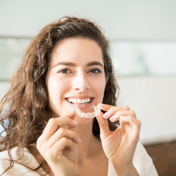 Лечение на элайнерах всего от 16 000 рублей в месяц! banner